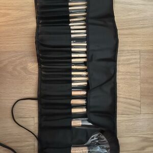 Brush set brand new
